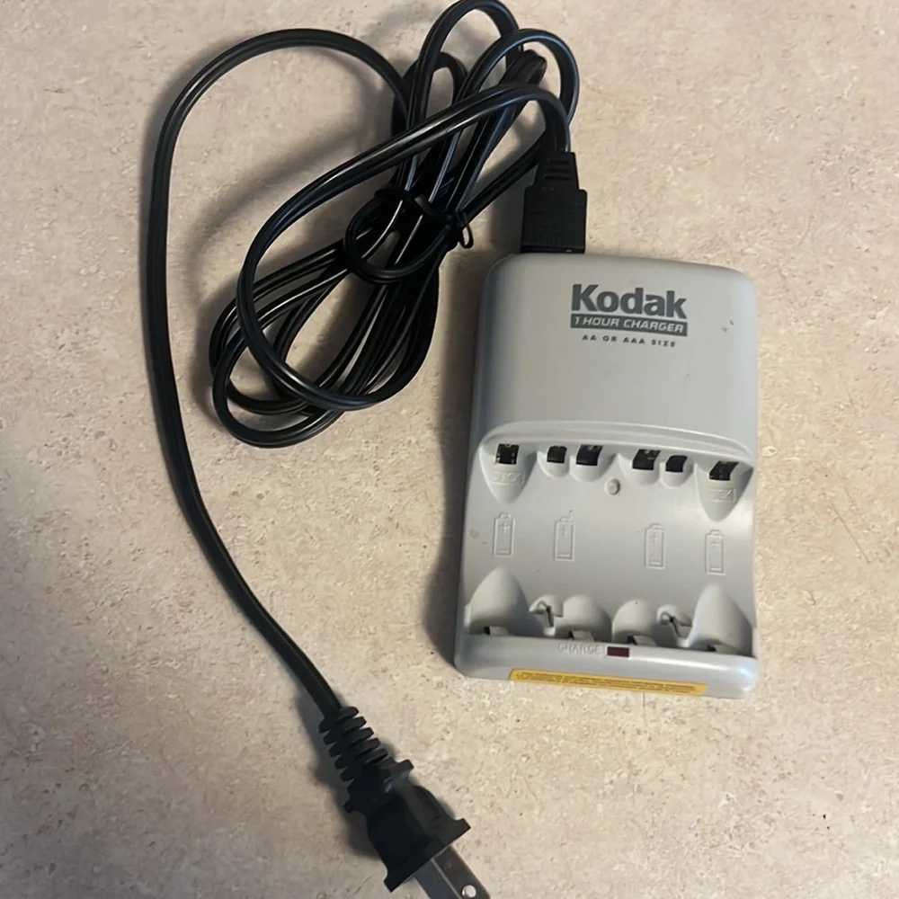 KODAK K6100 NiMH 1 HOUR AA AAA BATTERY CHARGER batteries not included